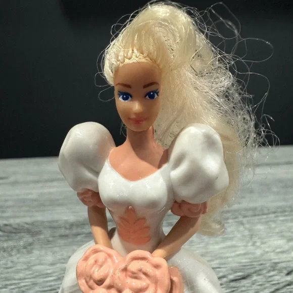 McDonald’s | Barbie: Romantic Bride Barbie (1992) - Vintage Happy Meal Toy - Picture 7 of 11